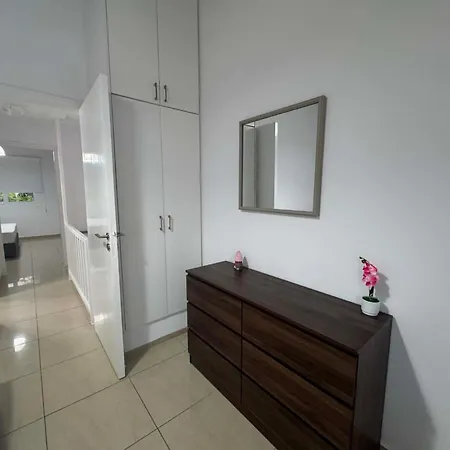 בית נופש Kato Maisonette 400m From The